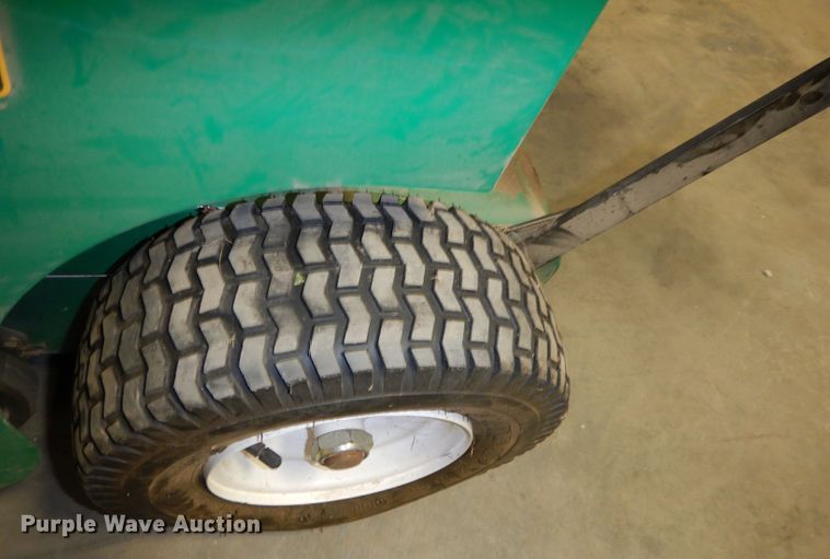 image for item JE9691 2006 Lesco Commercial Plus seeder