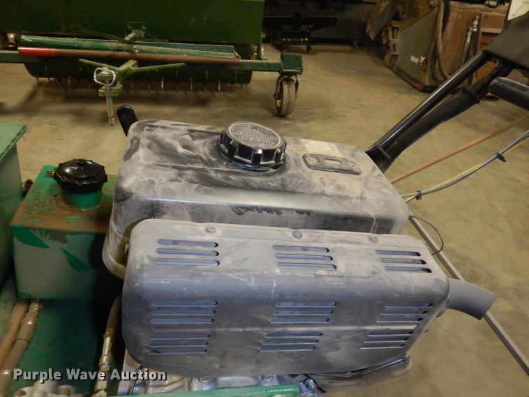 image for item JE9691 2006 Lesco Commercial Plus seeder