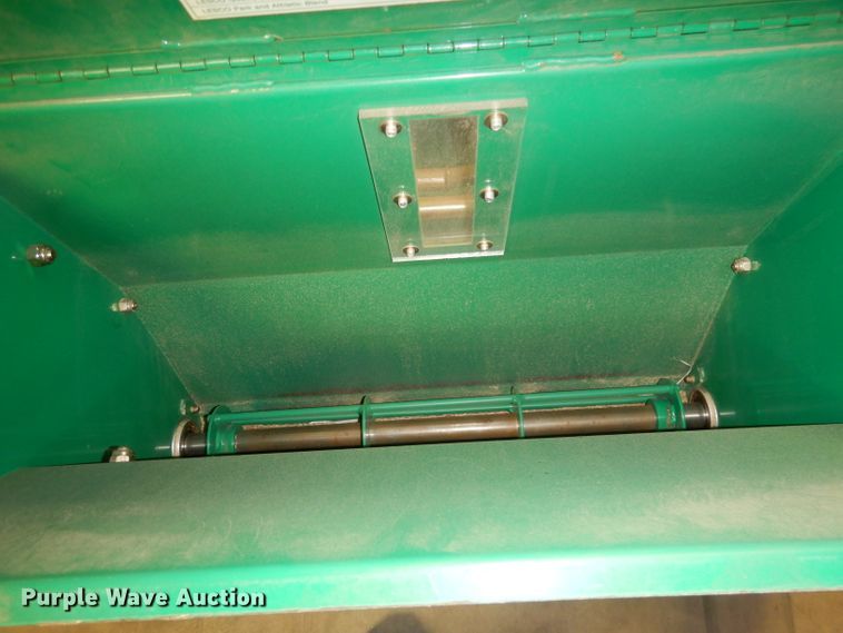image for item JE9691 2006 Lesco Commercial Plus seeder