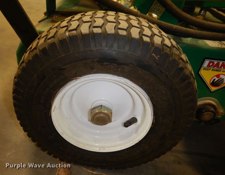 image for item JE9691 2006 Lesco Commercial Plus seeder