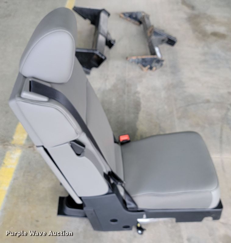 image for item JE9865 Ford F550  front center seat