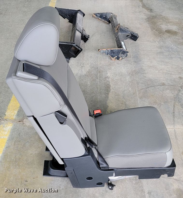 image for item JE9865 Ford F550  front center seat