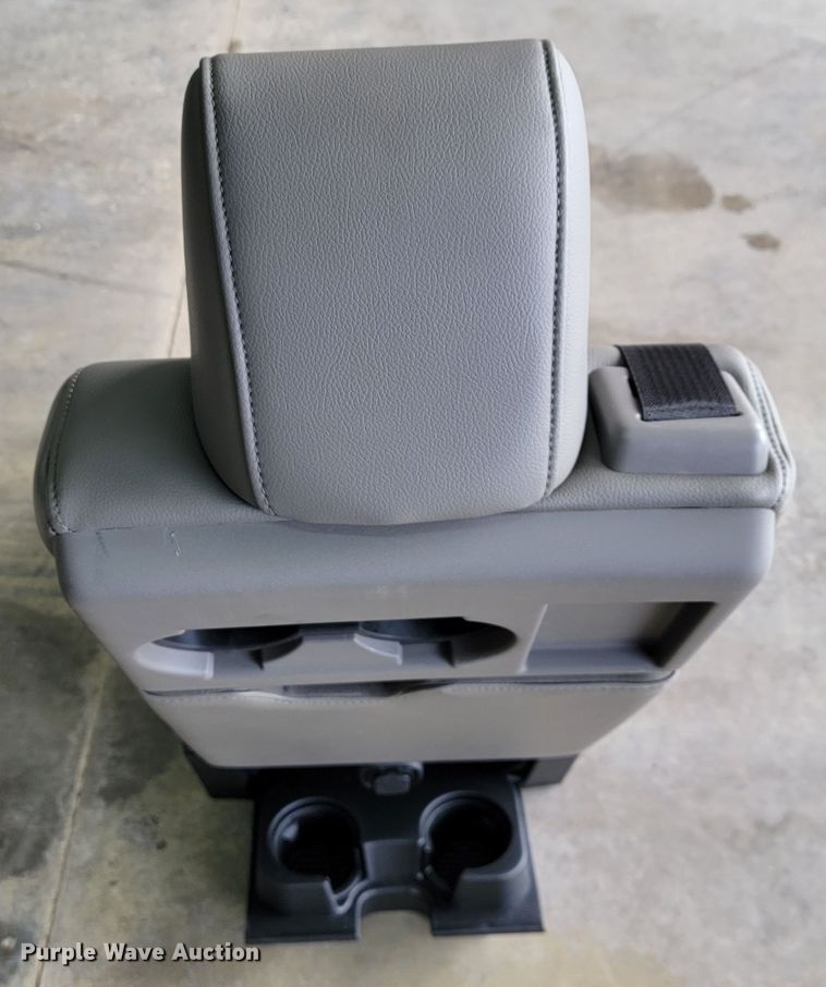 image for item JE9865 Ford F550  front center seat