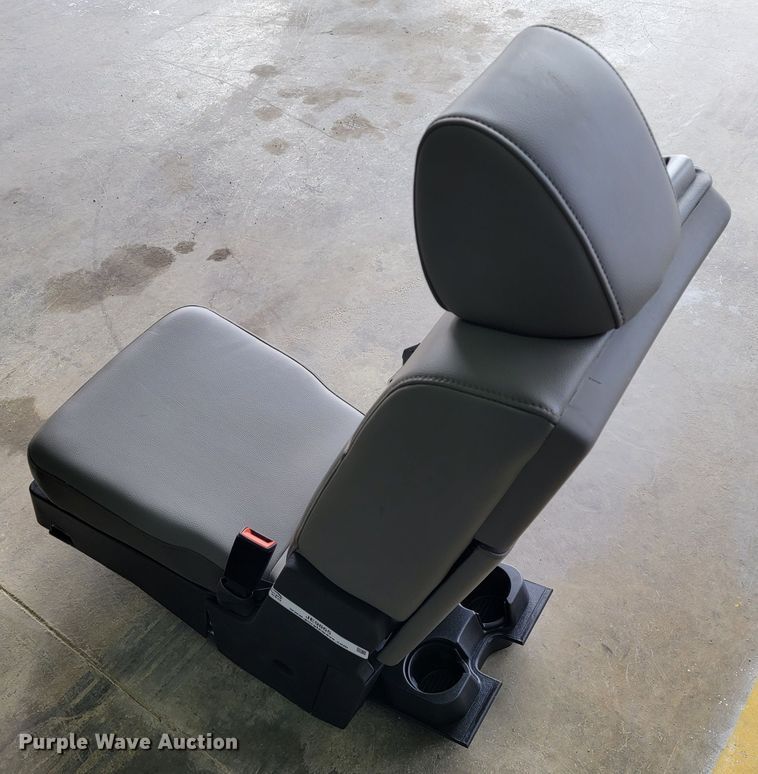 image for item JE9865 Ford F550  front center seat