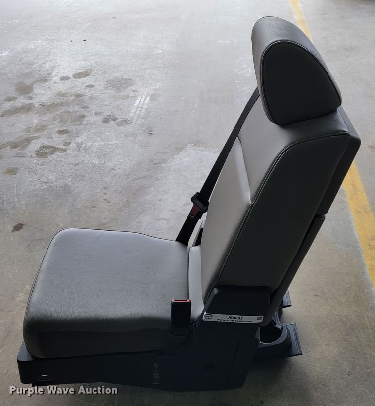 image for item JE9865 Ford F550  front center seat