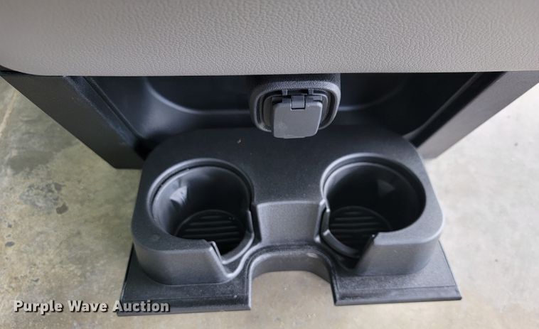 image for item JE9865 Ford F550  front center seat