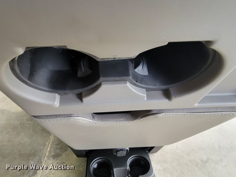 image for item JE9865 Ford F550  front center seat