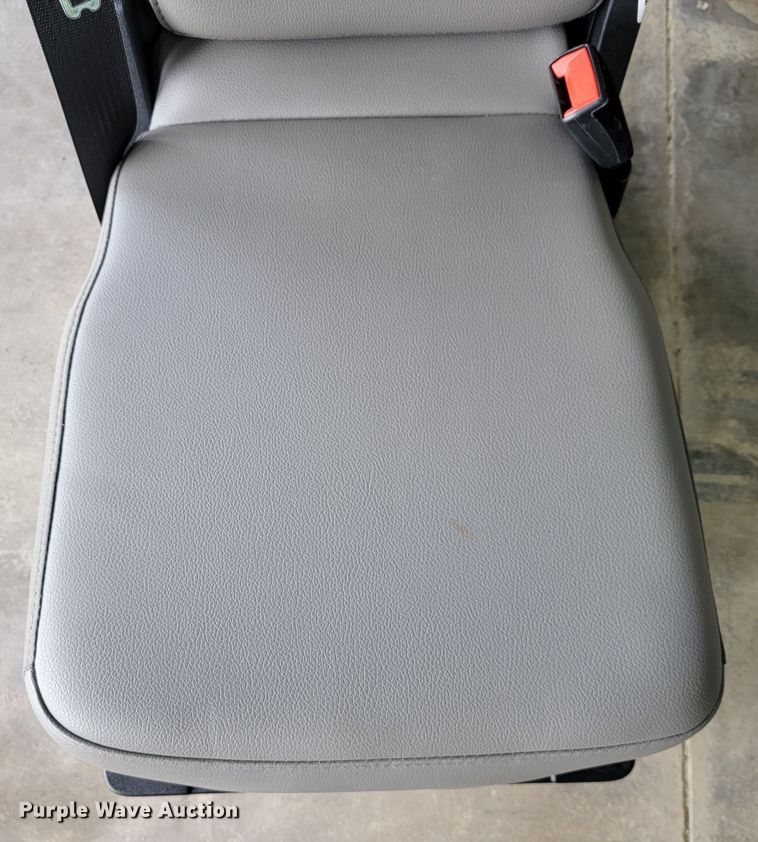 image for item JE9865 Ford F550  front center seat