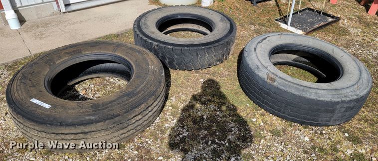 image for item JE9870 (3) tires