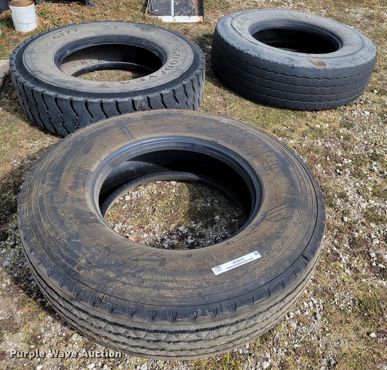 image for item JE9870 (3) tires