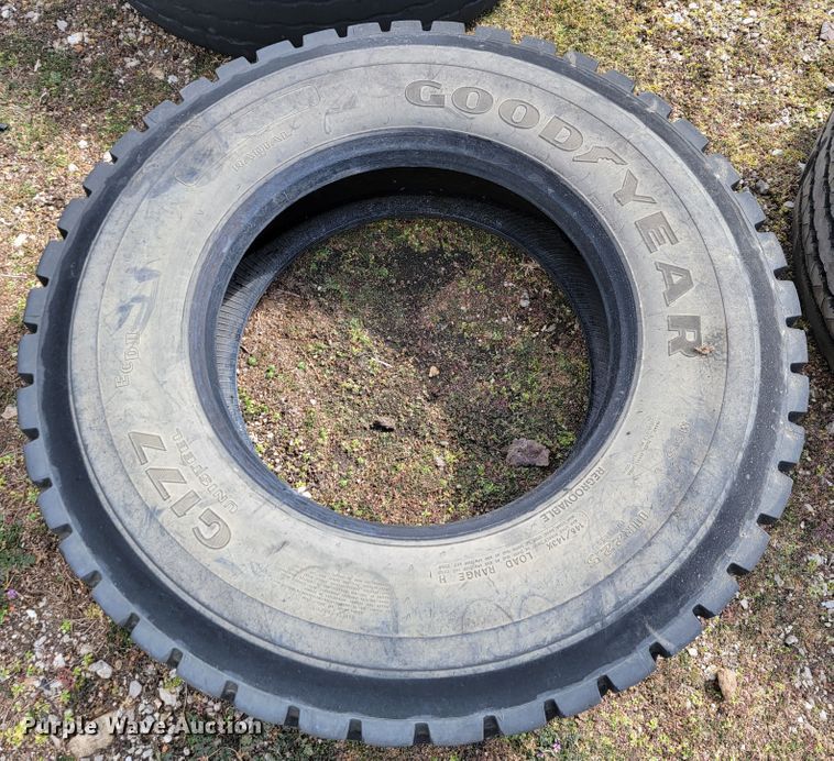 image for item JE9870 (3) tires