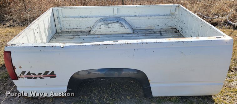 image for item JE9871 Chevrolet 3500  pickup bed