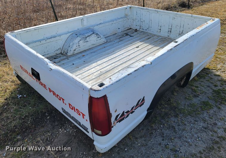 image for item JE9871 Chevrolet 3500  pickup bed