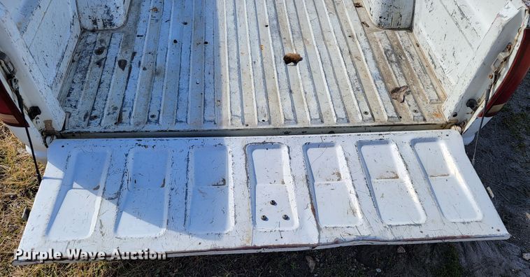 image for item JE9871 Chevrolet 3500  pickup bed