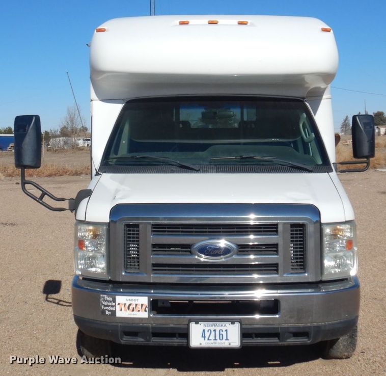 image for item KE9305 2010 Ford Econoline E450  shuttle bus