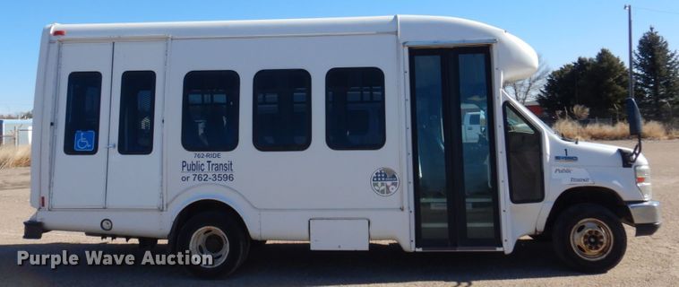 image for item KE9305 2010 Ford Econoline E450  shuttle bus