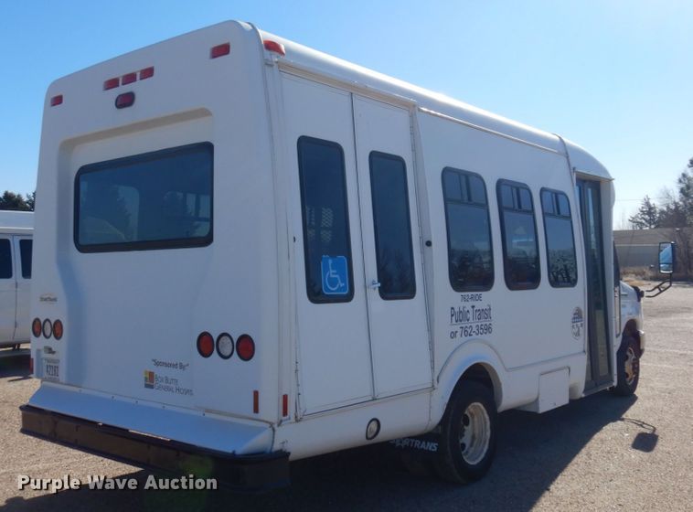 image for item KE9305 2010 Ford Econoline E450  shuttle bus