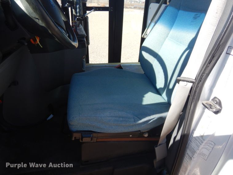 image for item KE9305 2010 Ford Econoline E450  shuttle bus