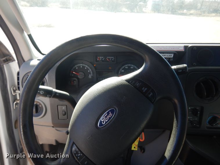 image for item KE9305 2010 Ford Econoline E450  shuttle bus