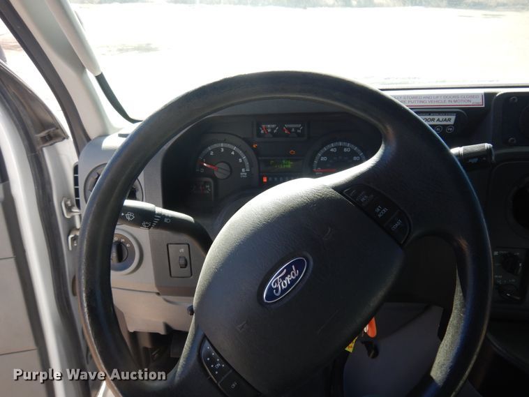 image for item KE9305 2010 Ford Econoline E450  shuttle bus