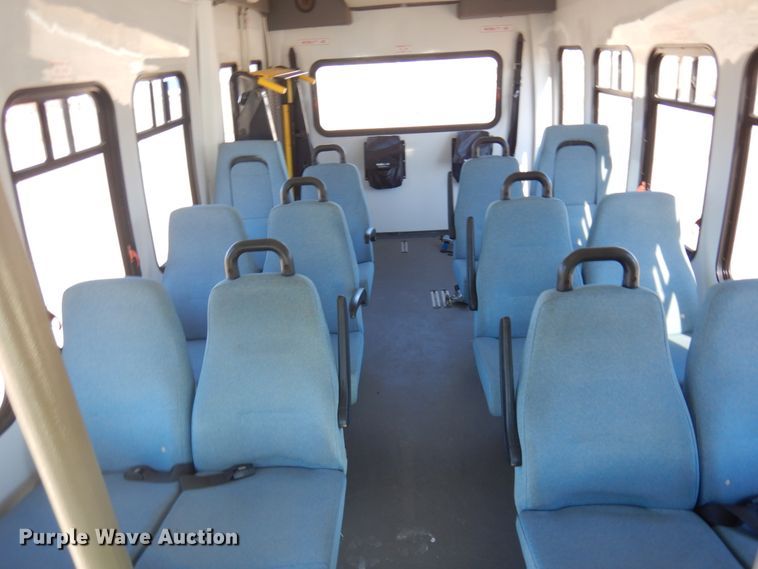 image for item KE9305 2010 Ford Econoline E450  shuttle bus