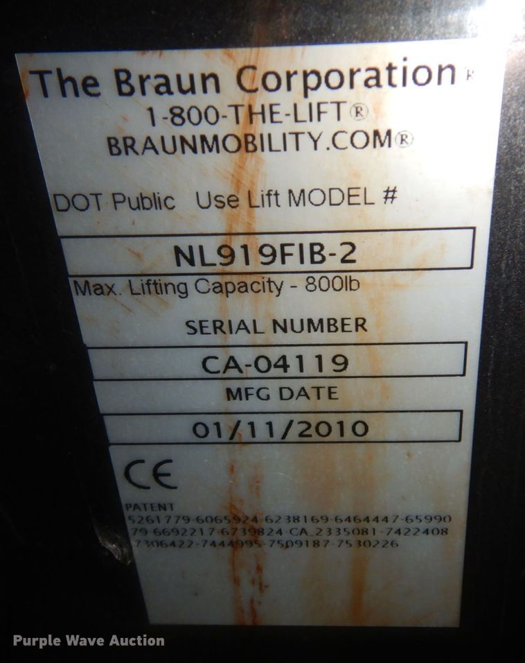 image for item KE9305 2010 Ford Econoline E450  shuttle bus