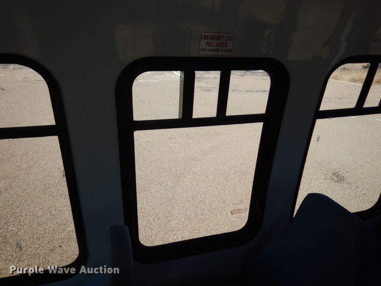 image for item KE9305 2010 Ford Econoline E450  shuttle bus