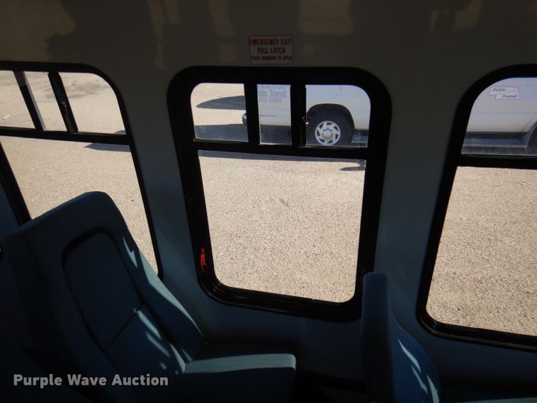 image for item KE9305 2010 Ford Econoline E450  shuttle bus