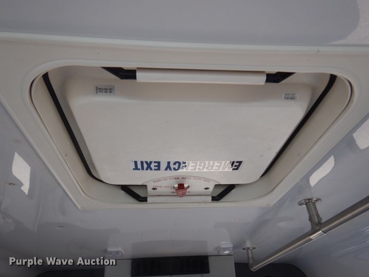 image for item KE9305 2010 Ford Econoline E450  shuttle bus