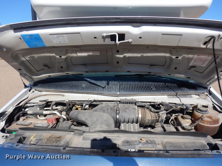 image for item KE9305 2010 Ford Econoline E450  shuttle bus