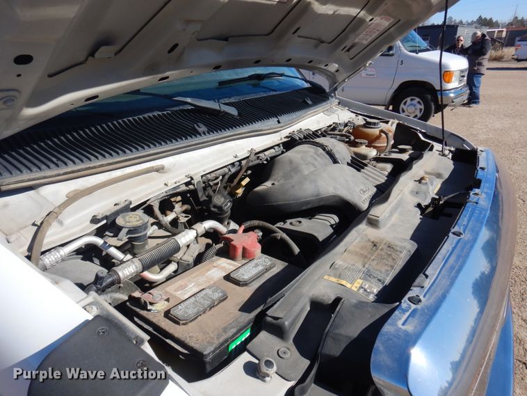 image for item KE9305 2010 Ford Econoline E450  shuttle bus