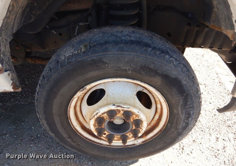 image for item KE9305 2010 Ford Econoline E450  shuttle bus