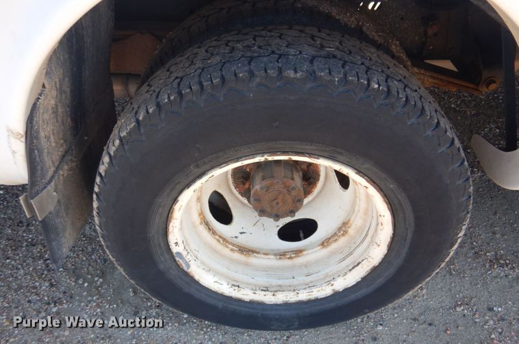 image for item KE9305 2010 Ford Econoline E450  shuttle bus