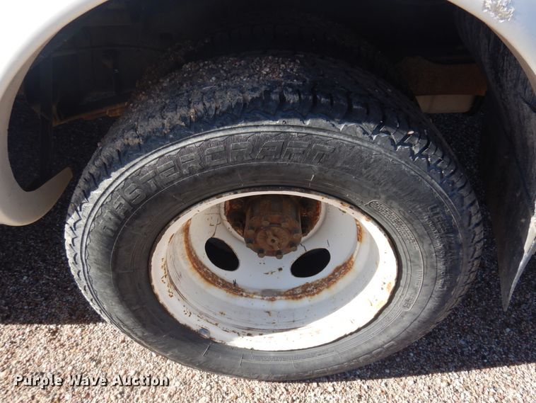 image for item KE9305 2010 Ford Econoline E450  shuttle bus