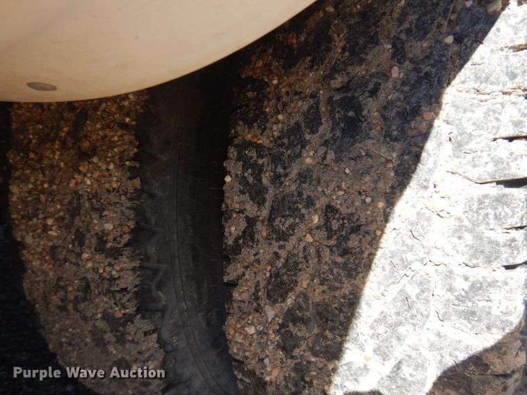 image for item KE9305 2010 Ford Econoline E450  shuttle bus