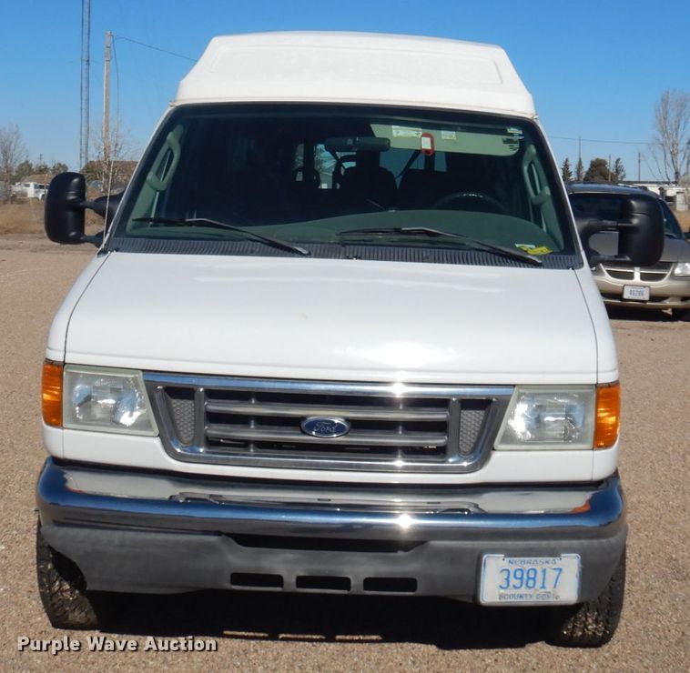 image for item KE9306 2004 Ford E350 XLT Super Duty  handicap accessible van