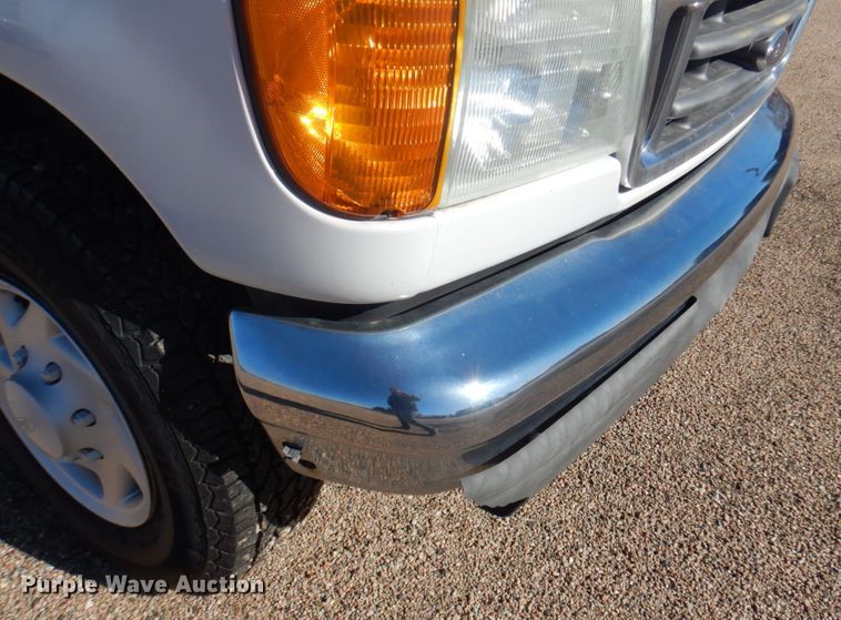 image for item KE9306 2004 Ford E350 XLT Super Duty  handicap accessible van