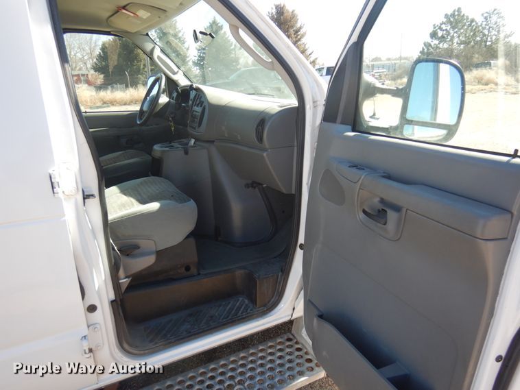image for item KE9306 2004 Ford E350 XLT Super Duty  handicap accessible van