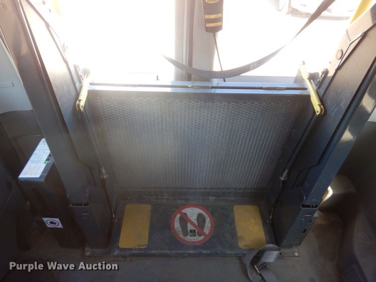 image for item KE9306 2004 Ford E350 XLT Super Duty  handicap accessible van