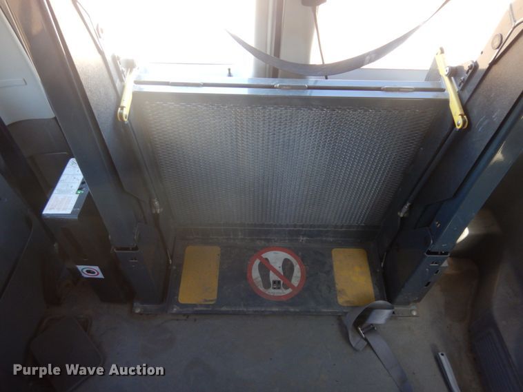 image for item KE9306 2004 Ford E350 XLT Super Duty  handicap accessible van