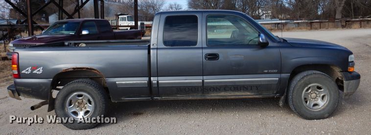 image for item KJ9533 2002 Chevrolet Silverado 1500  Ext. Cab pickup truck