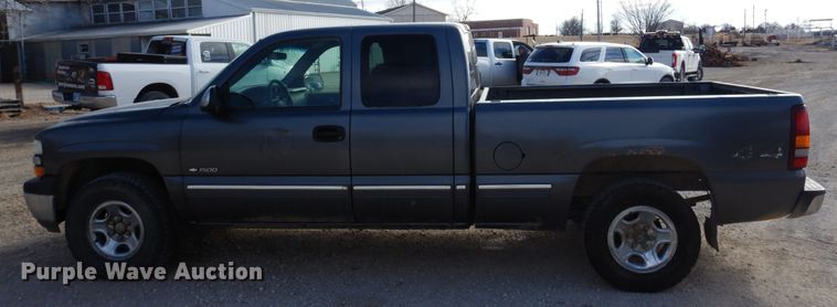 image for item KJ9533 2002 Chevrolet Silverado 1500  Ext. Cab pickup truck