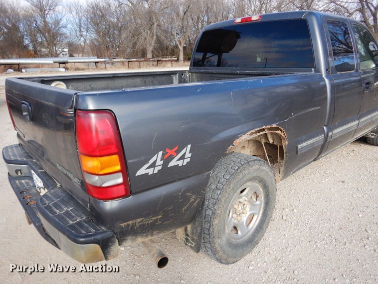 image for item KJ9533 2002 Chevrolet Silverado 1500  Ext. Cab pickup truck