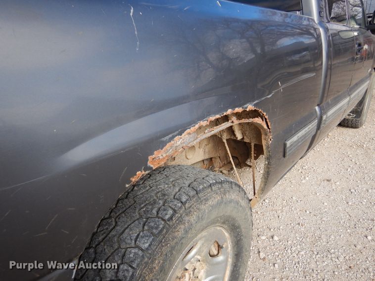 image for item KJ9533 2002 Chevrolet Silverado 1500  Ext. Cab pickup truck