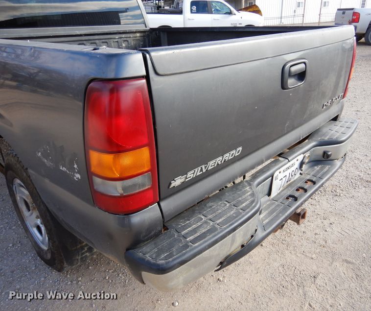 image for item KJ9533 2002 Chevrolet Silverado 1500  Ext. Cab pickup truck