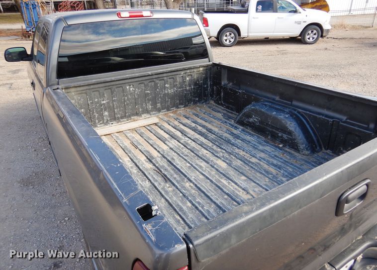 image for item KJ9533 2002 Chevrolet Silverado 1500  Ext. Cab pickup truck