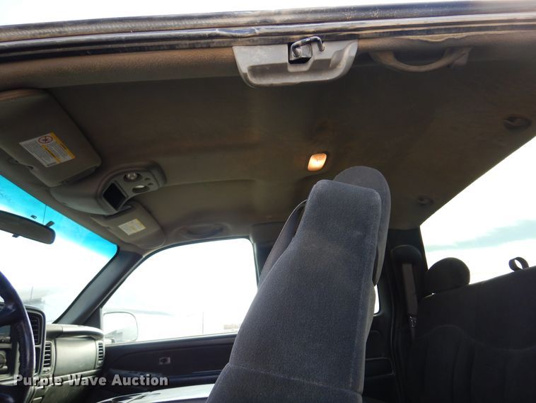 image for item KJ9533 2002 Chevrolet Silverado 1500  Ext. Cab pickup truck