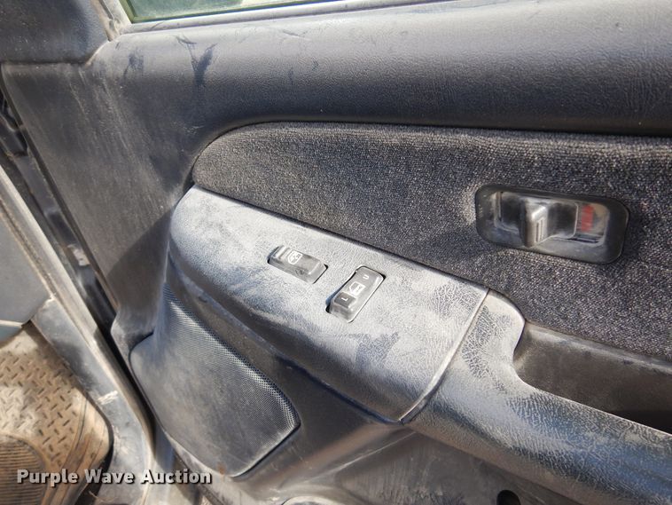 image for item KJ9533 2002 Chevrolet Silverado 1500  Ext. Cab pickup truck