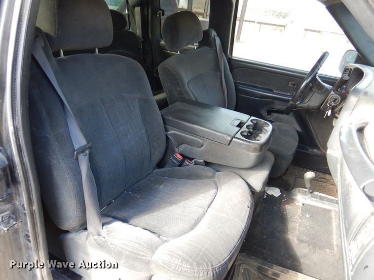 image for item KJ9533 2002 Chevrolet Silverado 1500  Ext. Cab pickup truck