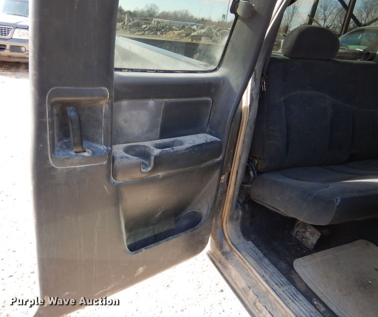 image for item KJ9533 2002 Chevrolet Silverado 1500  Ext. Cab pickup truck